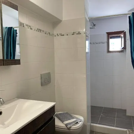Apanemi Apartmán *